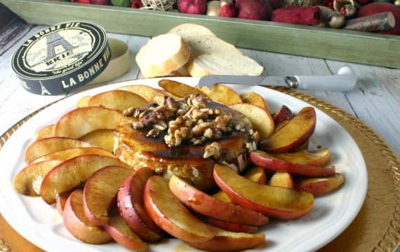 Molasses and Apples Baked Brie. A simple, yet elegant appetizer that's sure to impress any party guest - ready in just 15 minutes! | Life, Love, and Good Food