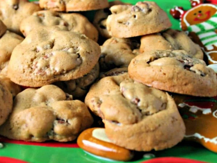 pecan candy cookies on a holiday plate
