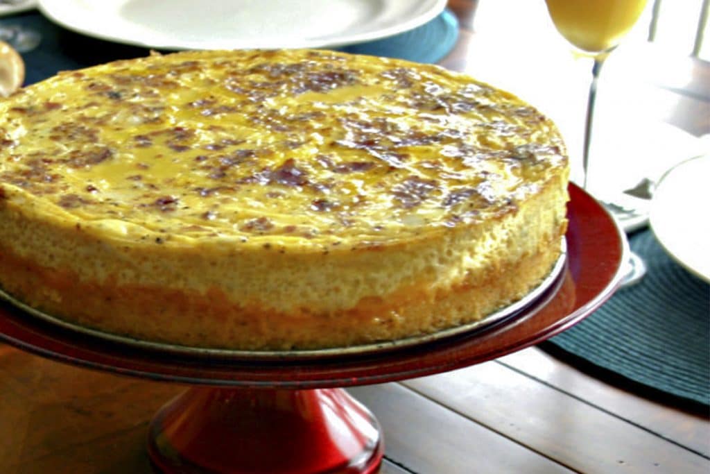 https://lifeloveandgoodfood.com/wp-content/uploads/2015/02/Bacon-Grits-Quiche-2-copy-1024x683.jpg