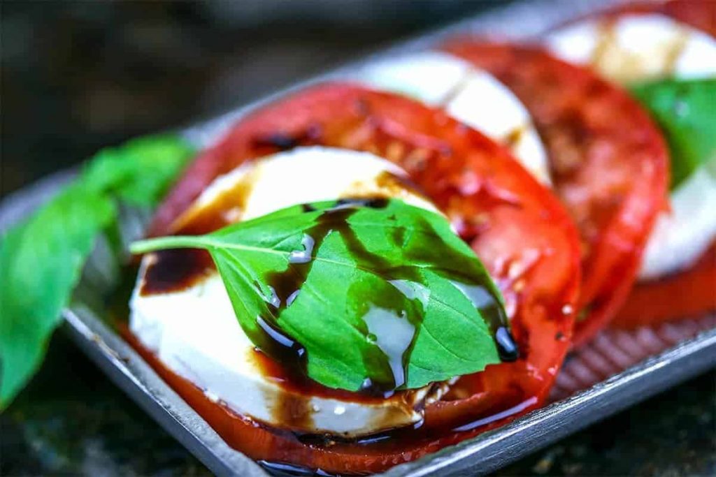 A plate of fCaprese salad