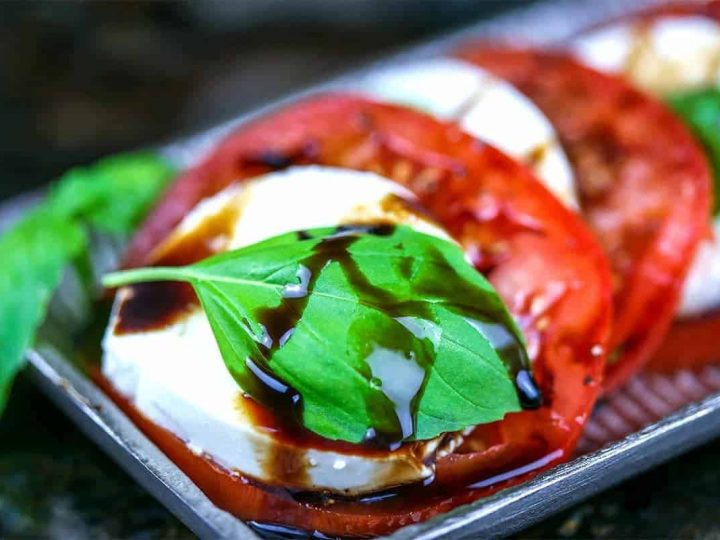 A plate of fCaprese salad