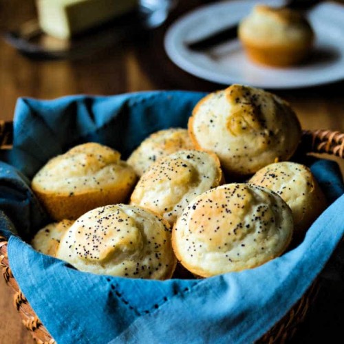 Easy Homemade Dinner Rolls - The Seasoned Mom