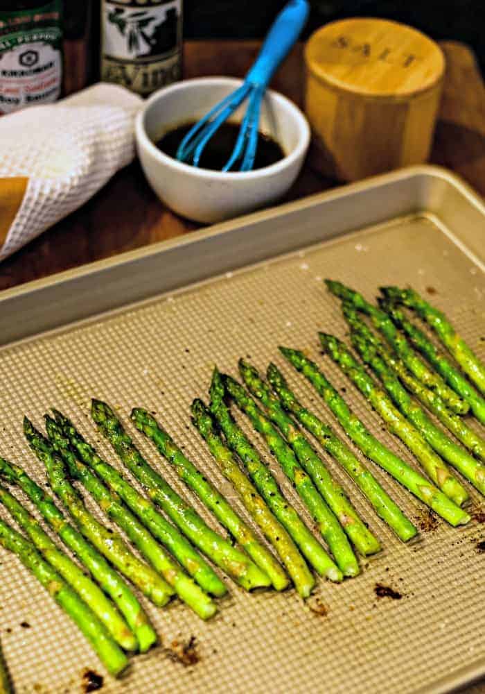 A baking sheet with asparagus