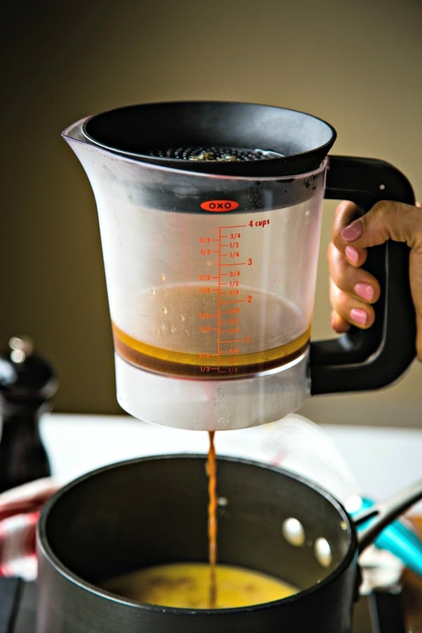 Using a gravy separator to skim fat from turkey drippings