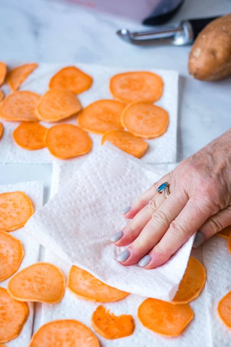 drying sweet potatoes with paper towel