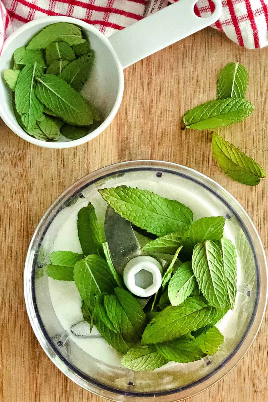 sugar and mint in  food chopper