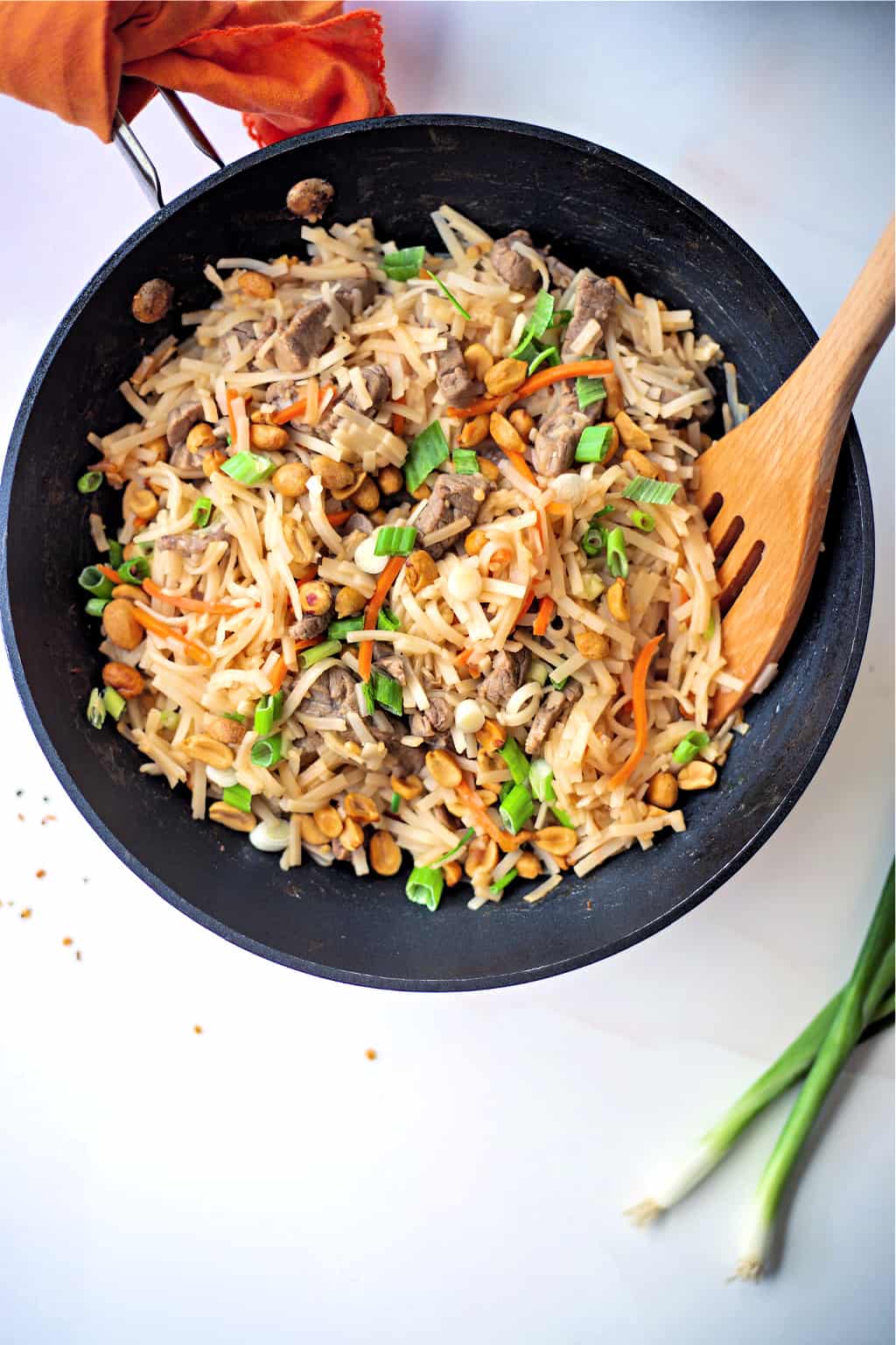 beef pad thai in a wok