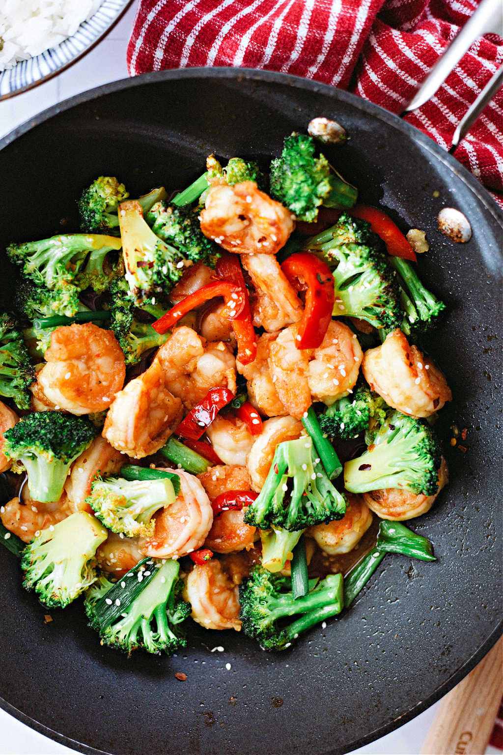 shrimp broccoli stir fry in wok
