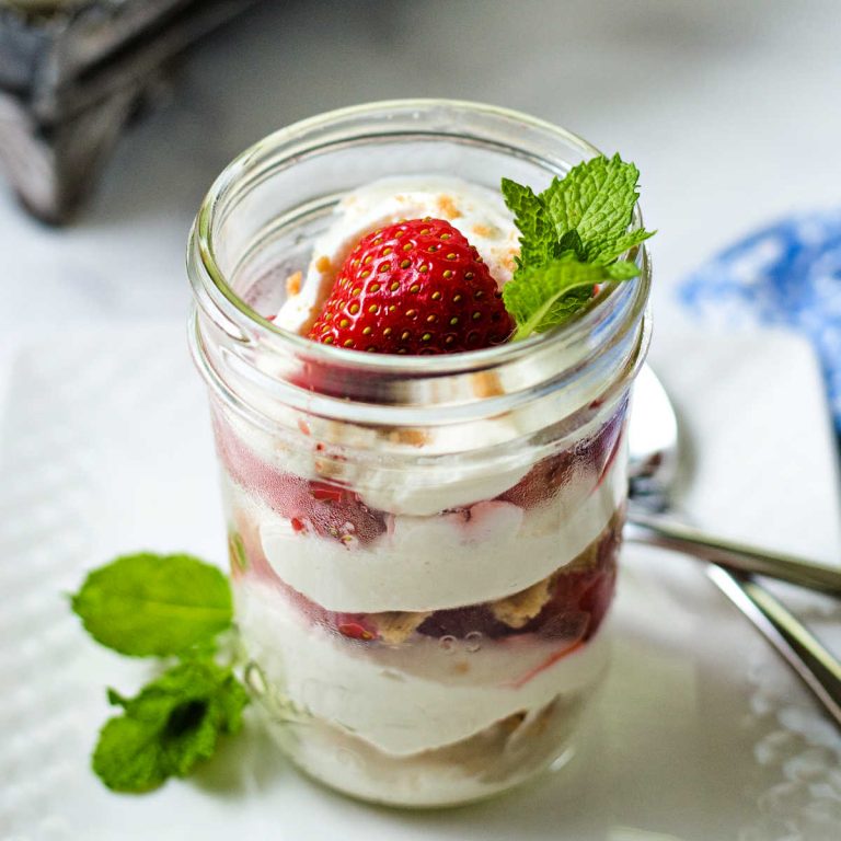 Strawberry Icebox Cake Mini Desserts