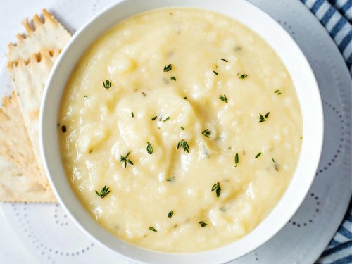 https://lifeloveandgoodfood.com/wp-content/uploads/2022/01/best-potato-soup-20-1200x1200-1-500x375.jpg