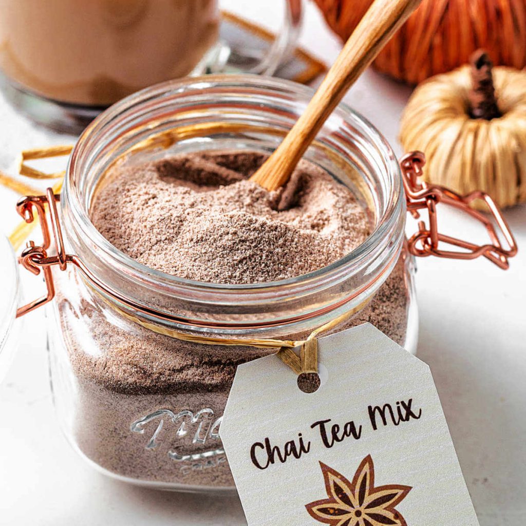 chai latte tea mix in a glass jar with a gift tag.