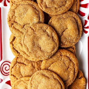 molasses crinkle cookies on a festive platter.