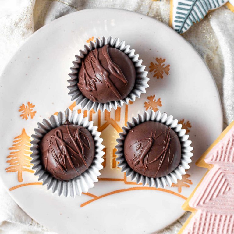 Chocolate Peanut Butter Balls (Only 4 Ingredients!)