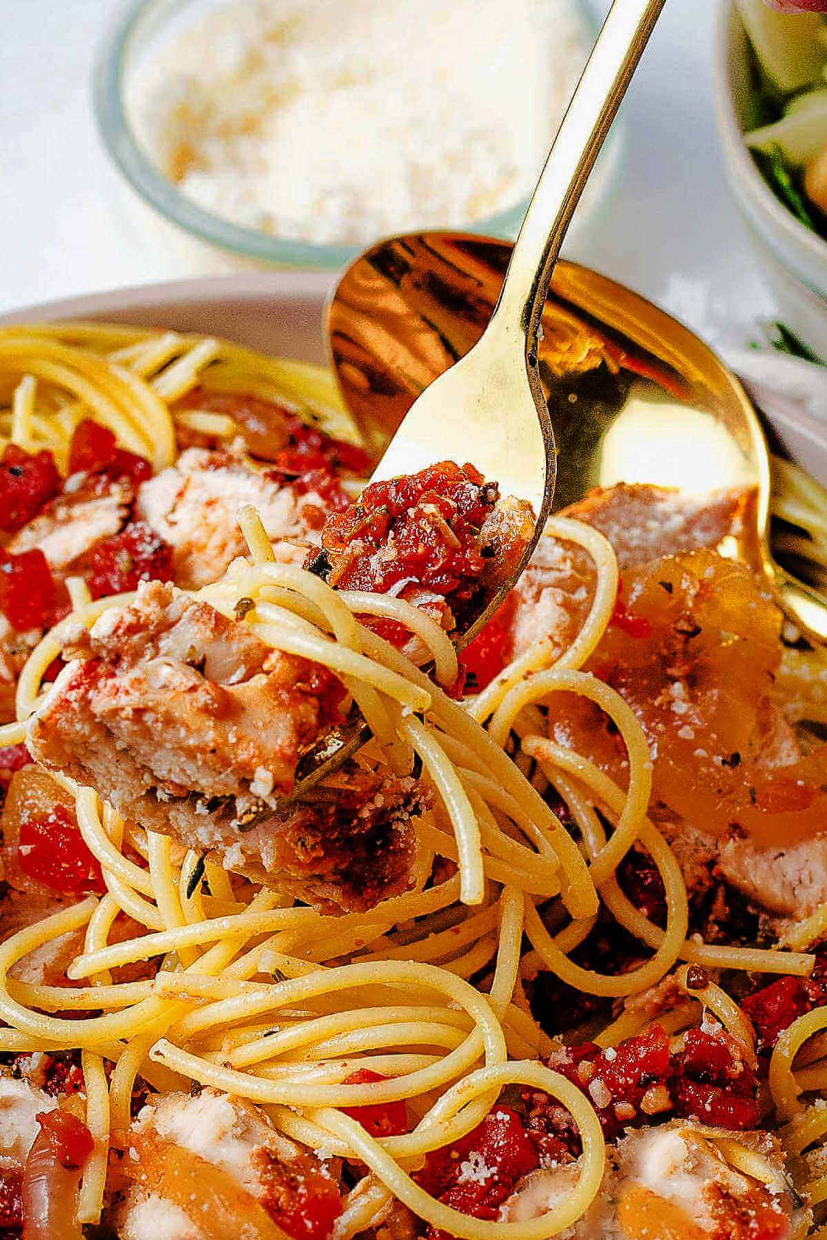 balsamic chicken and spaghetti swirled on a fork.